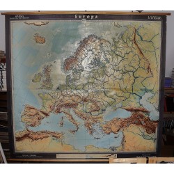 Europa: (Large Pull Down Map of Europe)